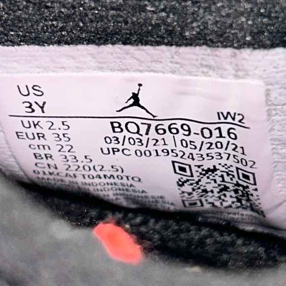 Jordan 4 Retro “Red Thunder” Youth Size 3Y - Picture 8 of 9